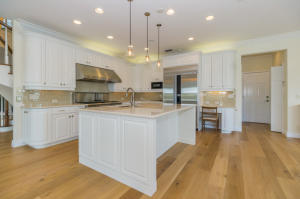 1024 Diamond Head Way
