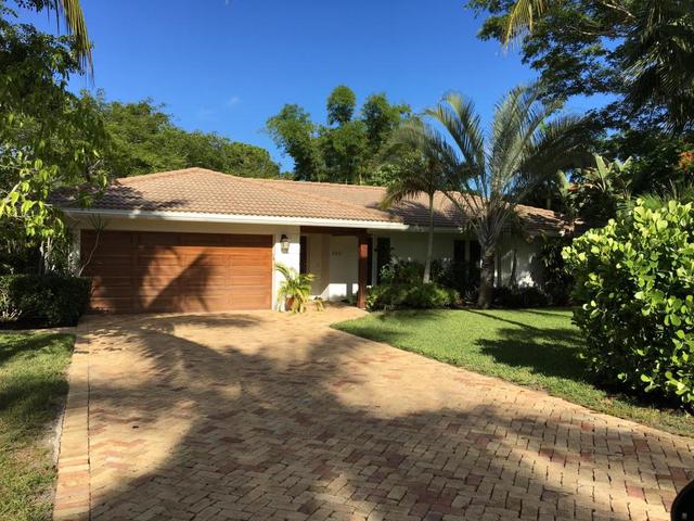 736 Apple Tree Ln