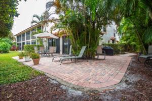 7814 La Mirada Dr