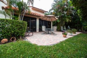7814 La Mirada Dr