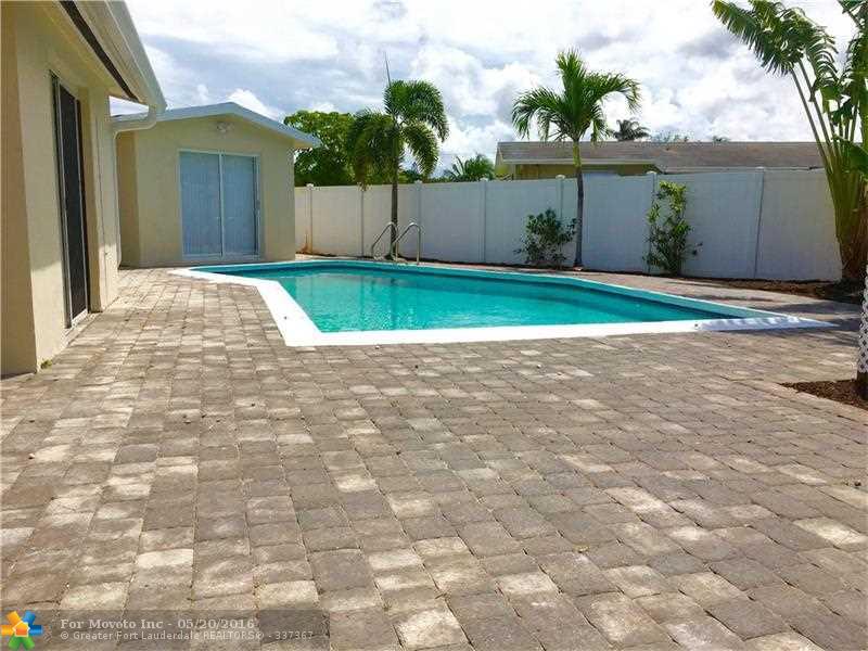 1325 SE 1st Ave, Deerfield Beach FL 33441