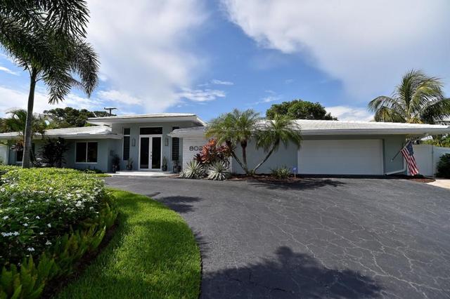 802 Lake Shore Dr