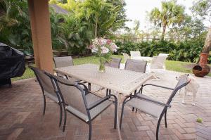 3452 Collonade Dr