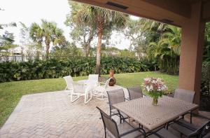 3452 Collonade Dr