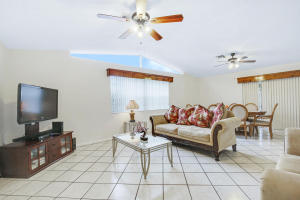 3100 Tropical Trl