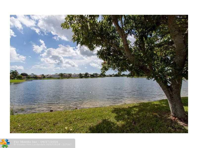 7137 Lake Island Dr