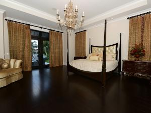 150 Spyglass Ln