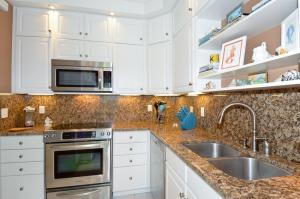 2160 Ibis Isle Rd #6