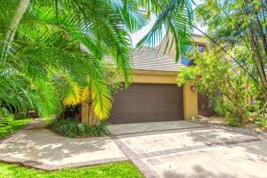 700 St Albans Dr #700