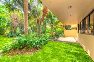 700 St Albans Dr #700