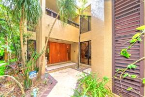 700 St Albans Dr #700