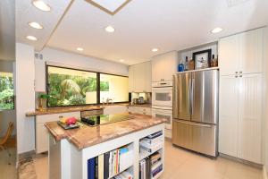 700 St Albans Dr #700