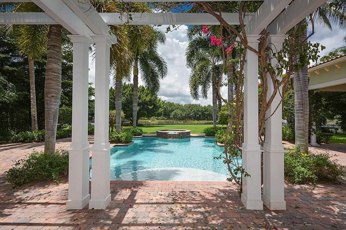 17147 Avenue Le Rivage
