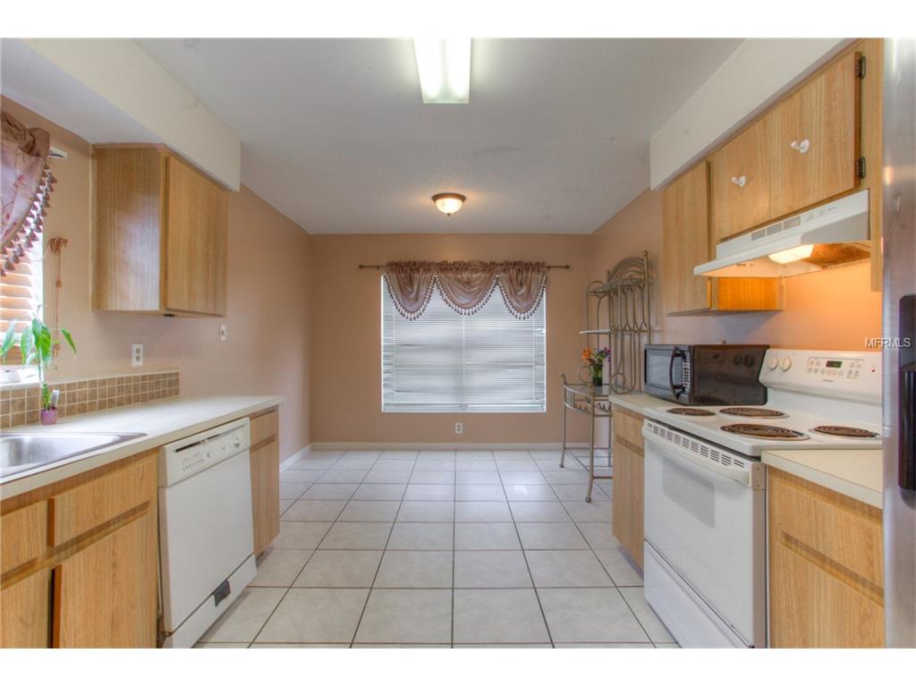 1625 Palm Leaf Dr, Brandon FL 33510