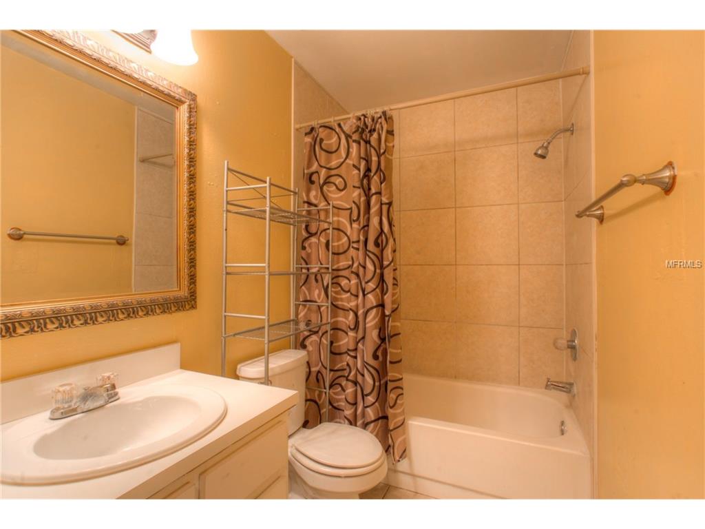 1625 Palm Leaf Dr, Brandon FL 33510