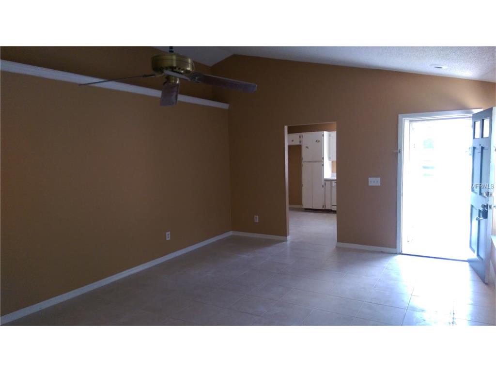 8233 Riverboat Dr, Tampa FL 33637