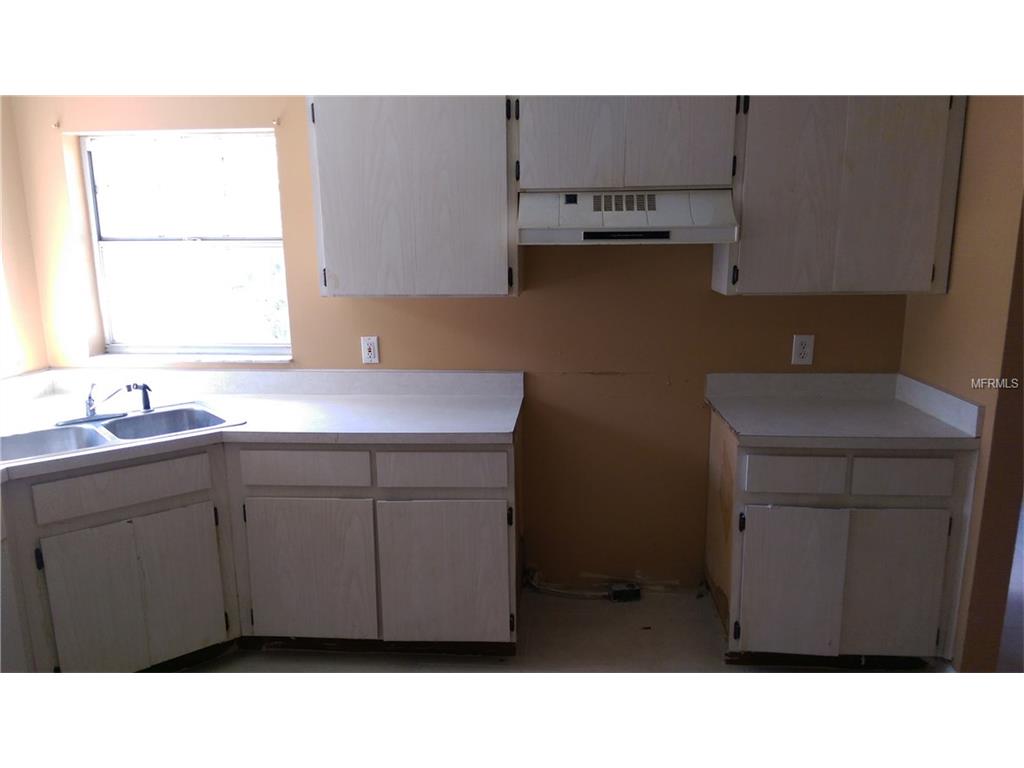 8233 Riverboat Dr, Tampa FL 33637