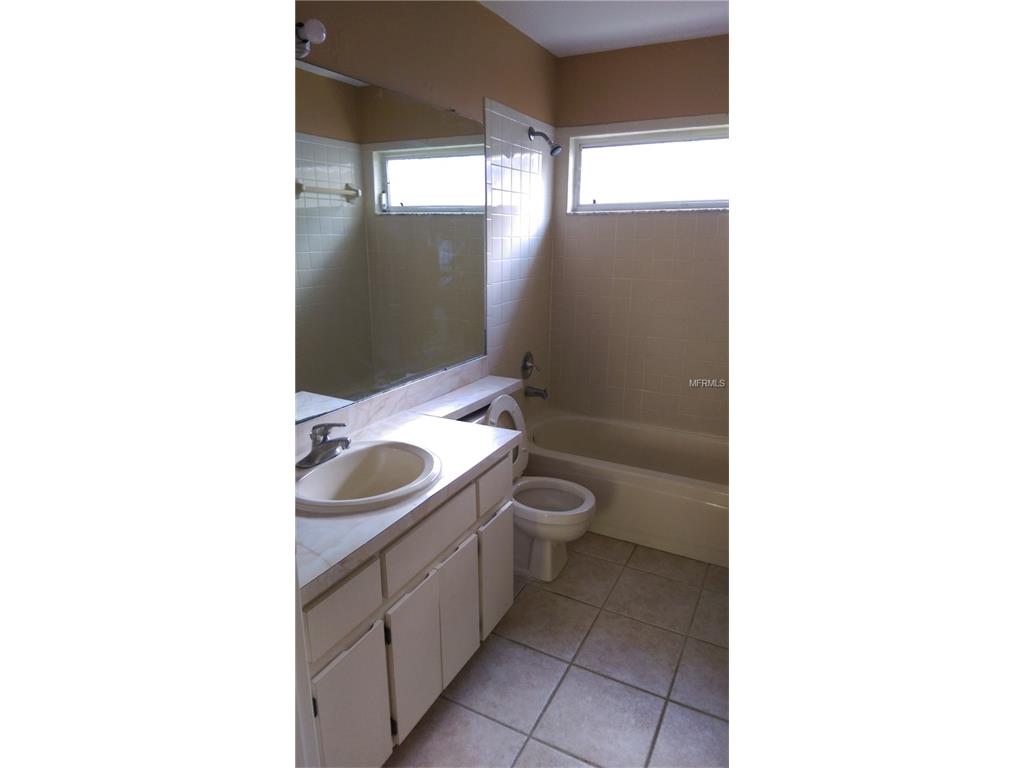 8233 Riverboat Dr, Tampa FL 33637