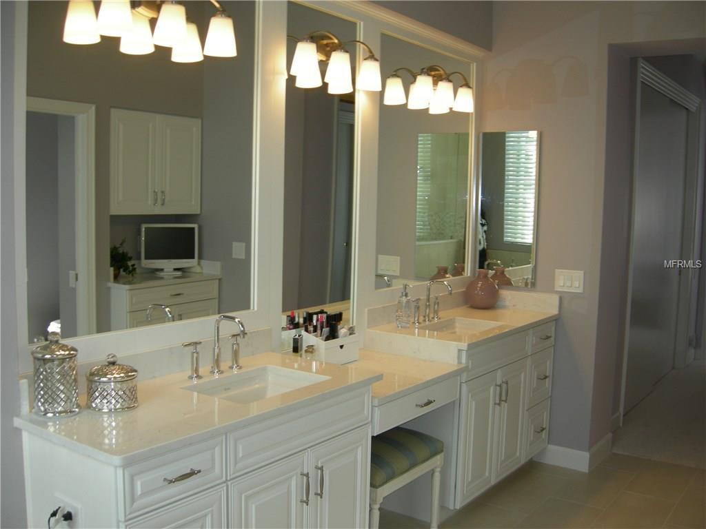 8909 Magnolia Chase Cir