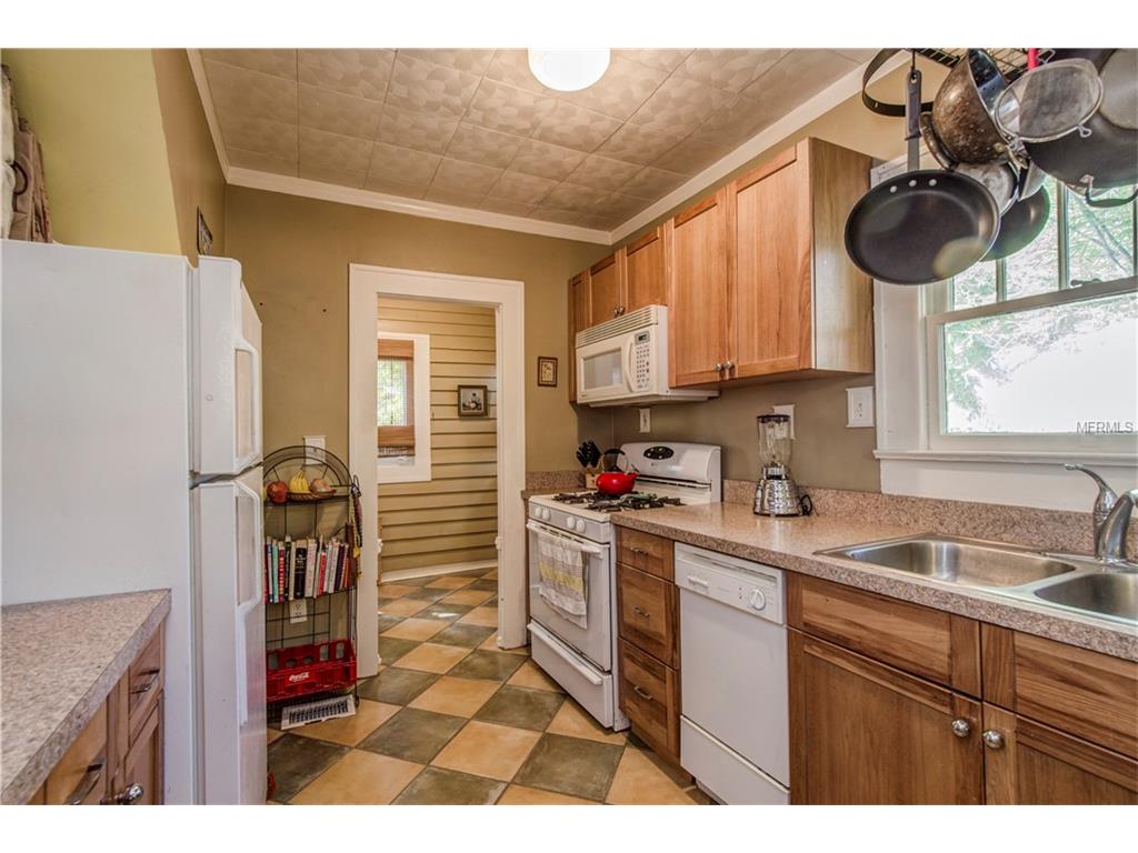 340 Moffett Ct N