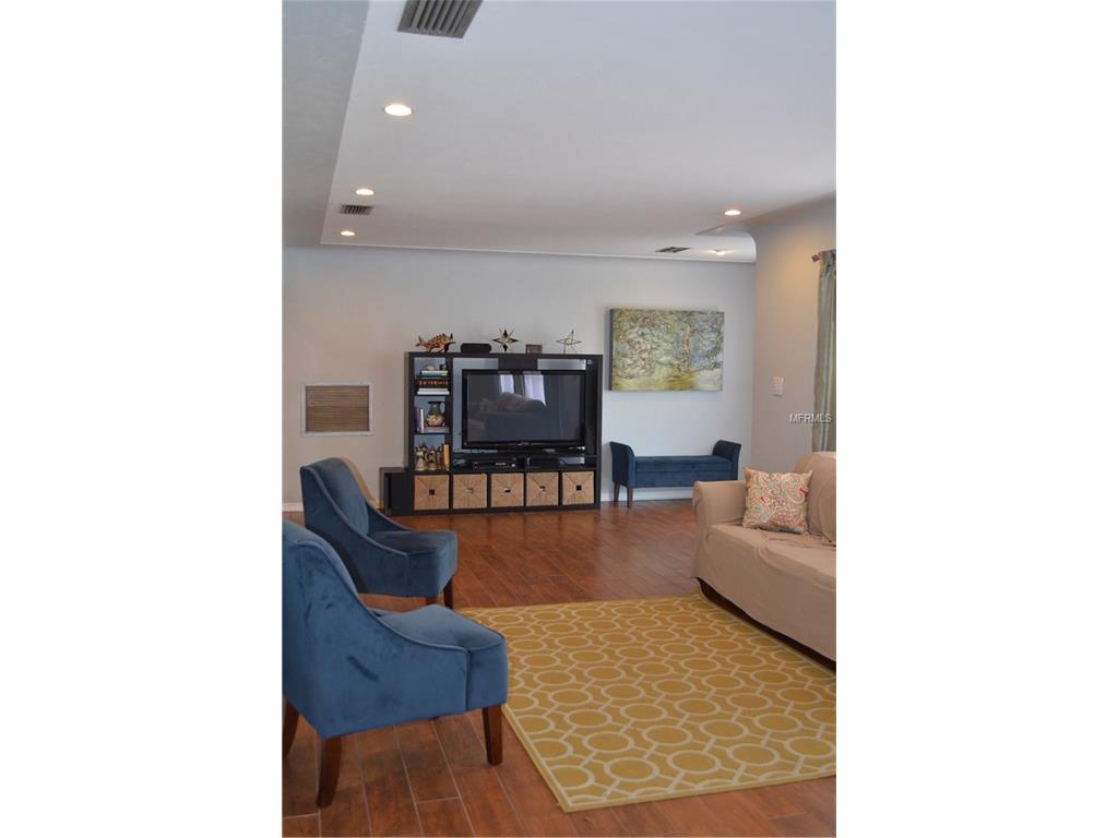 For Sale: 3900 28th Ave N Saint Petersburg, FL 33713
