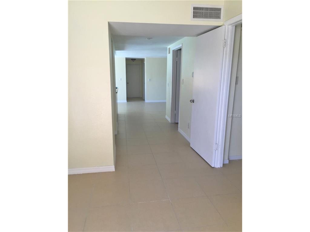 For Sale: 9537 Crestview St Seminole, FL 33772