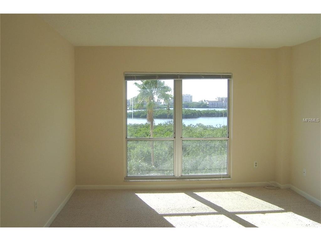 9000 Commodore Dr #407