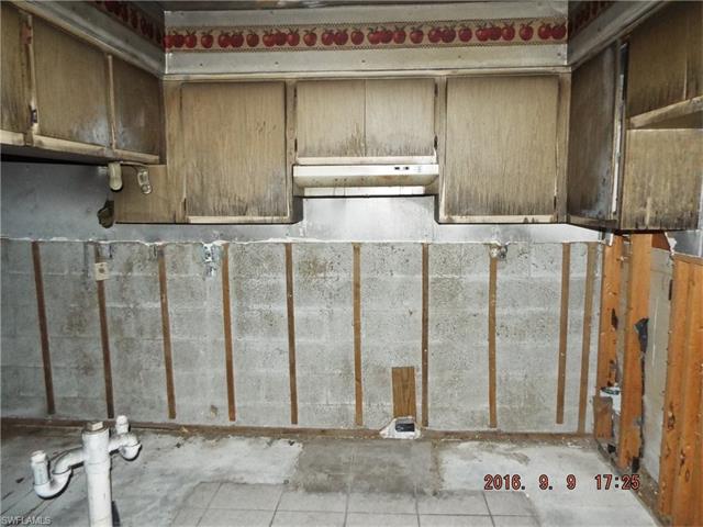 806808 NE 8th Ter