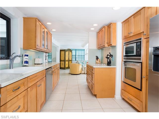 931 S Yachtsman Dr, Sanibel FL 33957