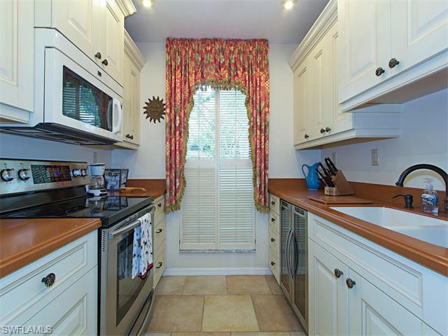 1345 Solana Rd L-3 #APT L-3, Naples FL 34103