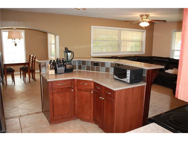 888 Coconut Cir E
