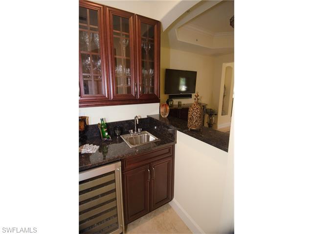 8074 Players Cove Dr 102 #APT 102, Naples FL 34113
