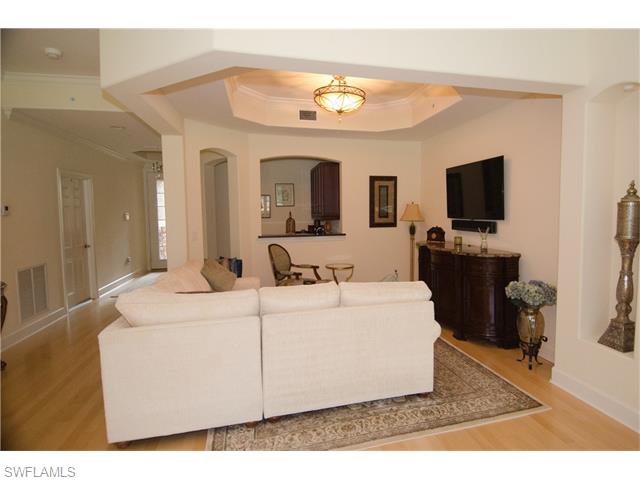 8074 Players Cove Dr 102 #APT 102, Naples FL 34113