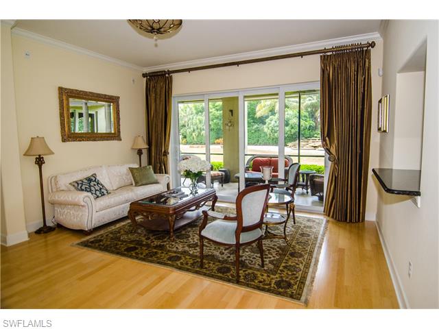 8074 Players Cove Dr 102 #APT 102, Naples FL 34113
