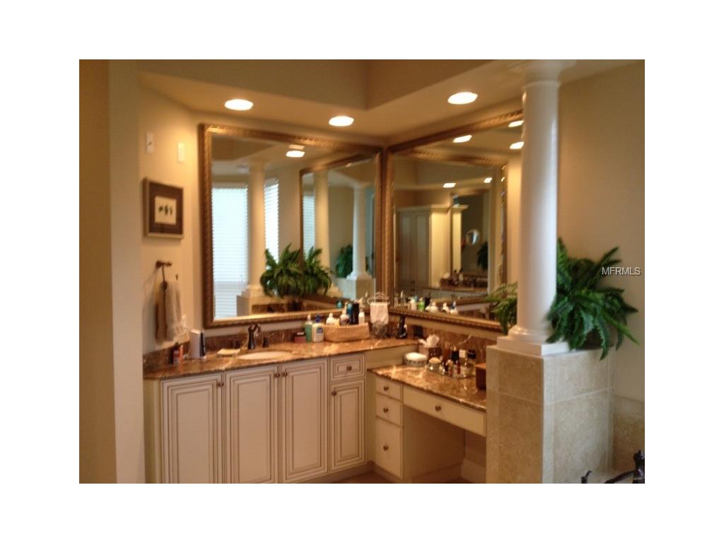 7205 Desert Ridge Gln