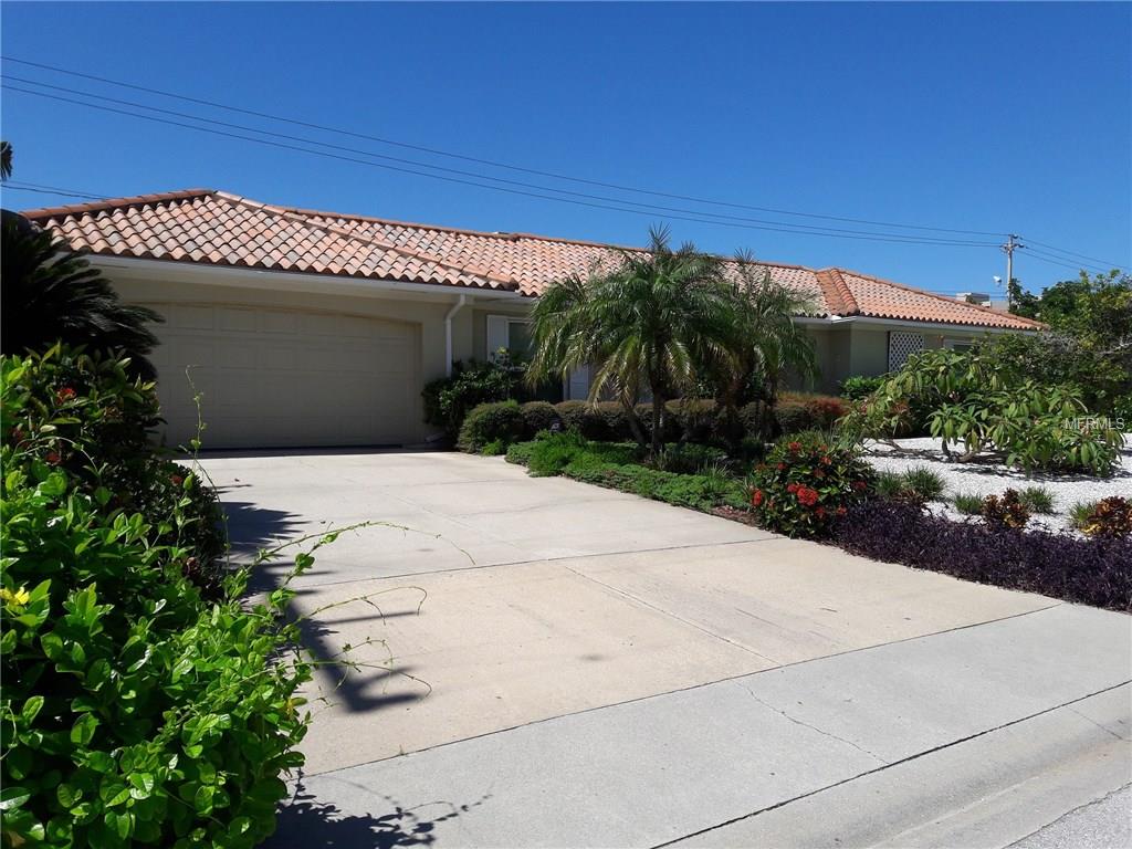 1070 Bogey Ln