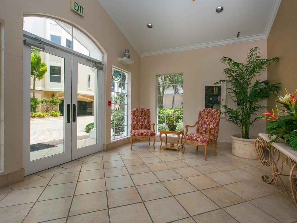 5430 Eagles Point Cir #APT 305, Sarasota FL 34231