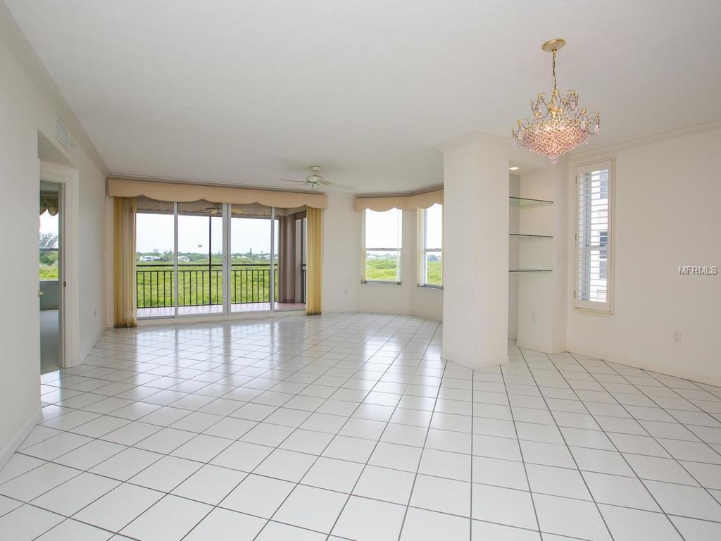 5430 Eagles Point Cir #APT 305, Sarasota FL 34231