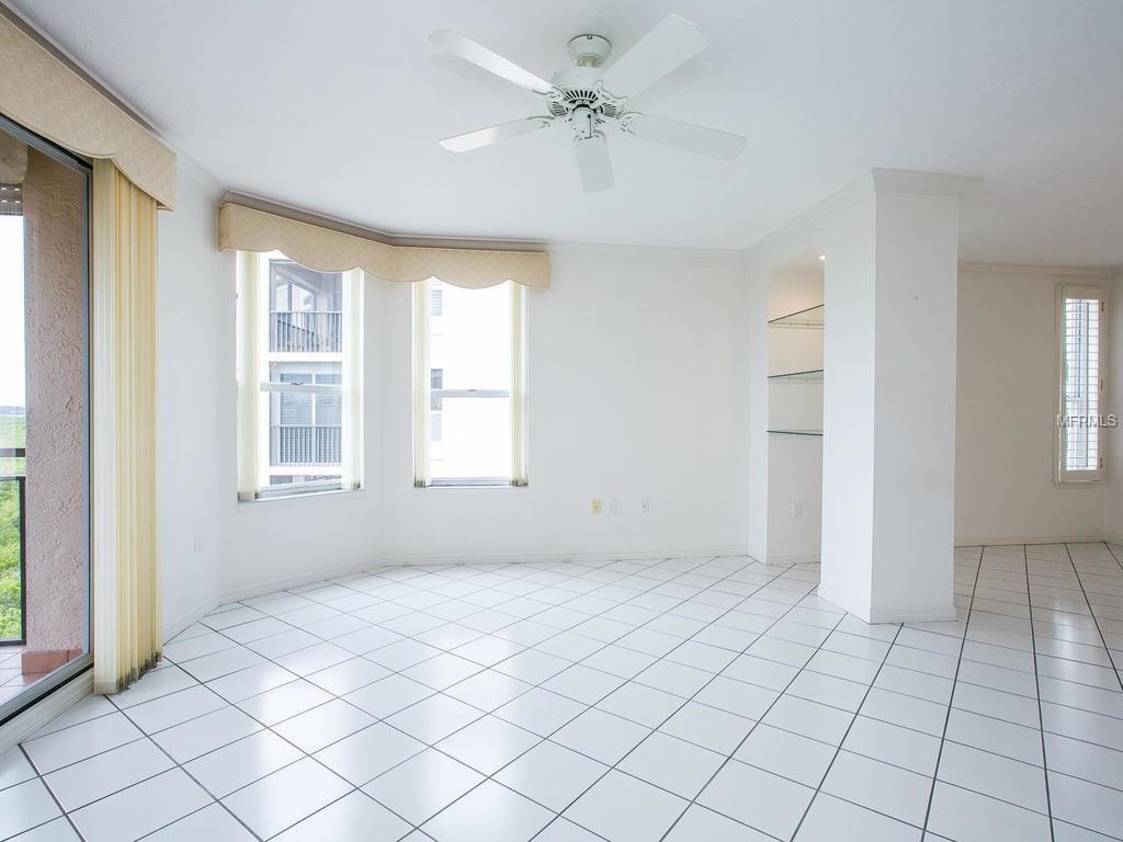 5430 Eagles Point Cir #APT 305, Sarasota FL 34231