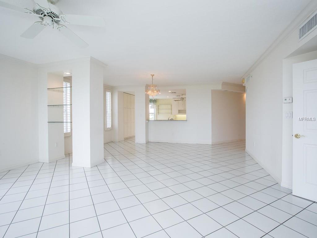 5430 Eagles Point Cir #APT 305, Sarasota FL 34231