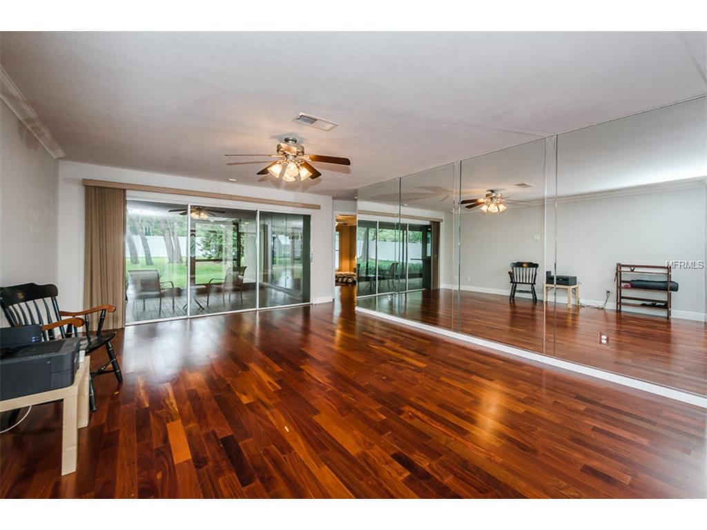 910 Winding Oaks Dr, Palm Harbor FL 34683