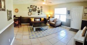 798 SW Belmont Cir