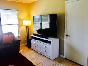 798 SW Belmont Cir