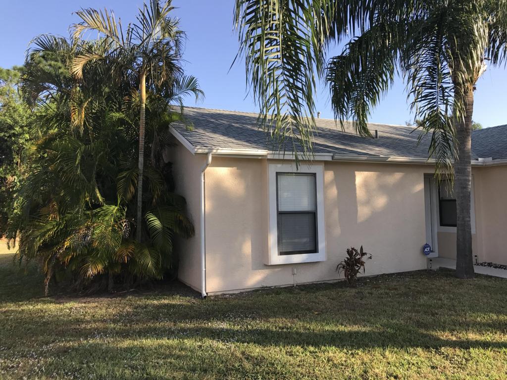 1557 SW Jacksonville Ave