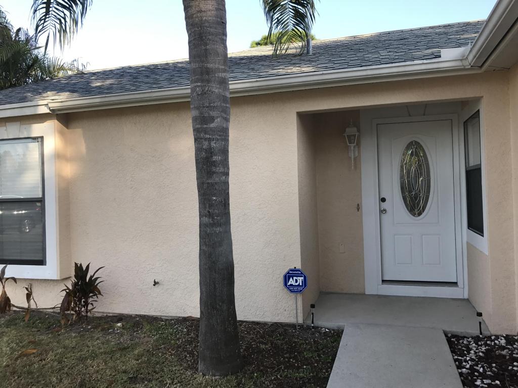 1557 SW Jacksonville Ave