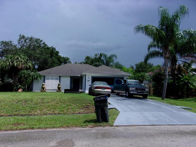 813 SW Andrew Rd