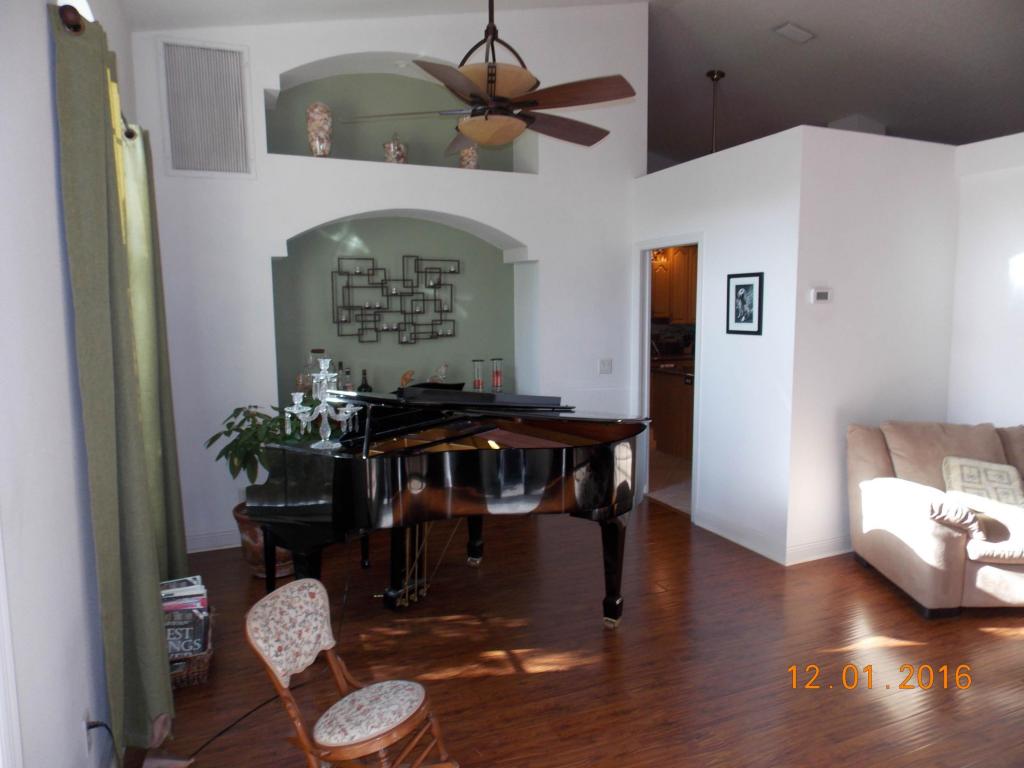 301 SW Donna Ter