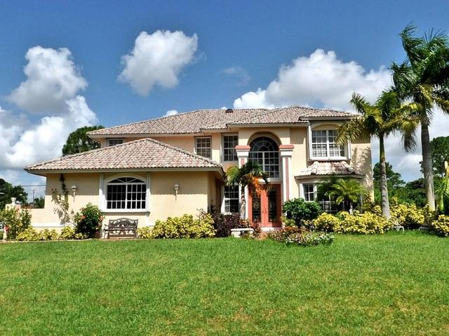 2073 SW Hobby Ct