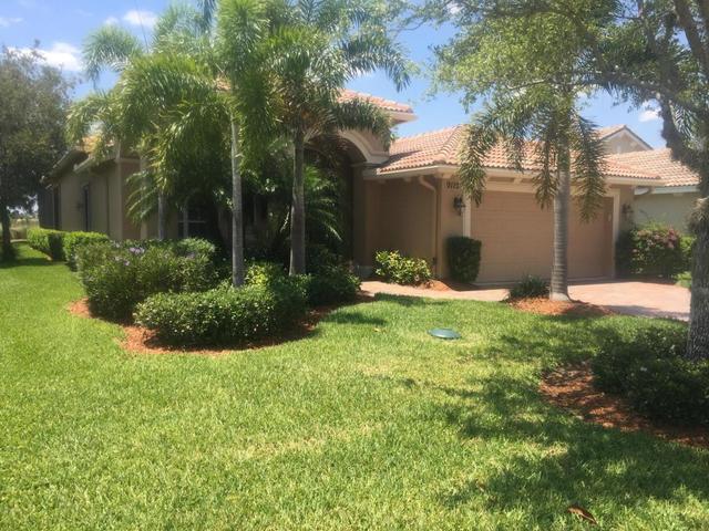 2073 SW Hobby Ct