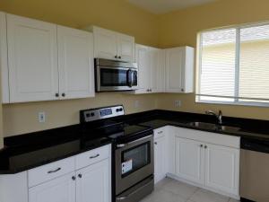 370 SW North Shore Blvd